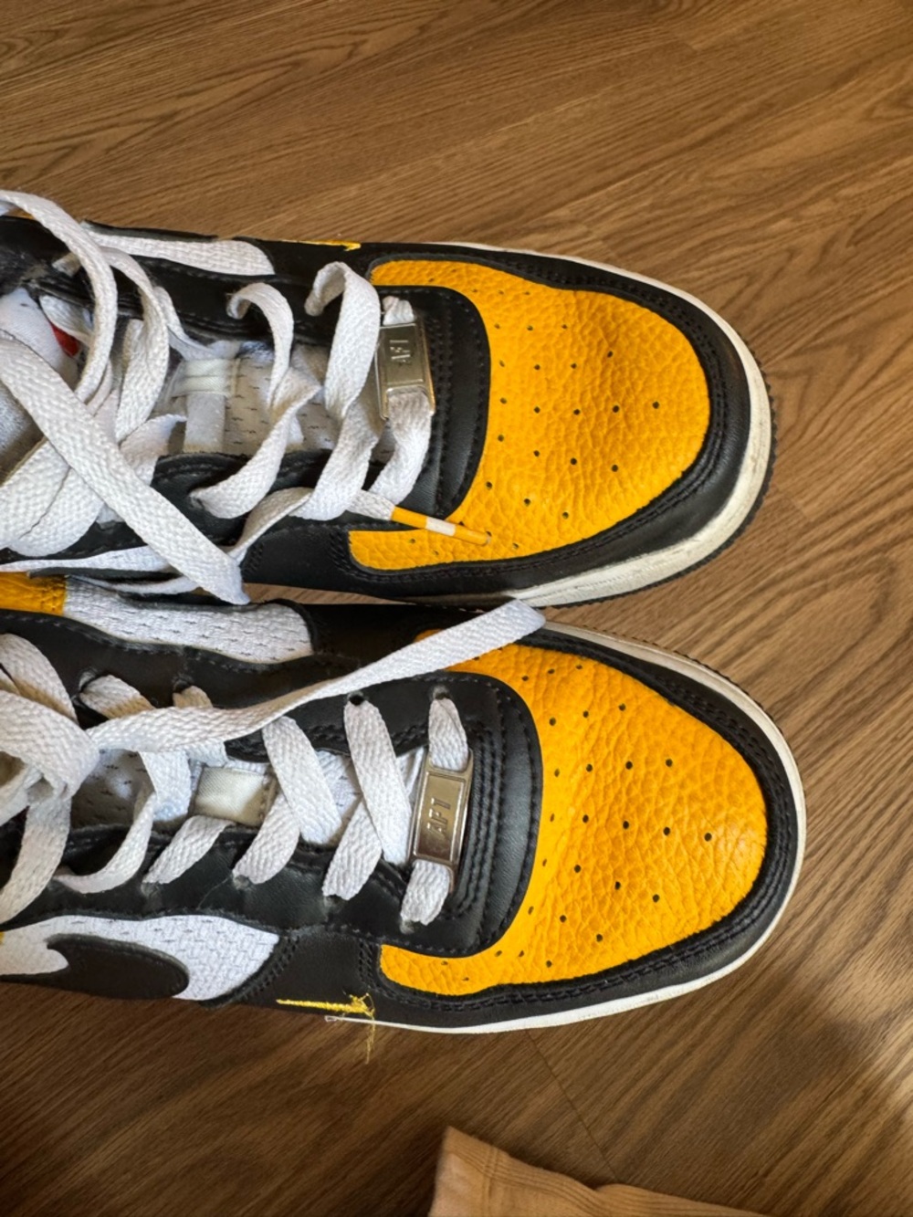 Nike Low-Top Sneakers in Yellow, Black & White - Picture 5 of 16